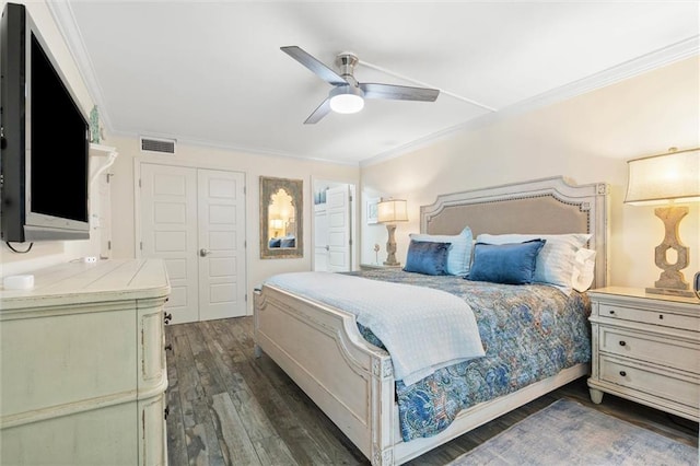 1051 Beach Blvd W Unit 9B, Gulf Shores, AL 36542 - bedroom with crown molding, dark wood-style flooring, and a ceiling fan