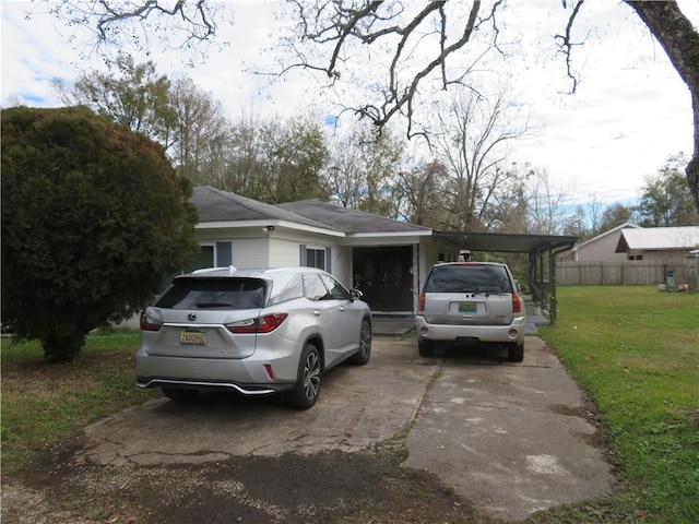 view of front facade featuring a carport and a front yard