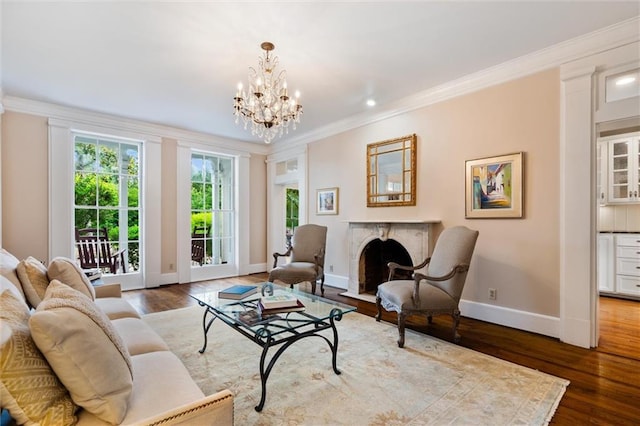 living room featuring hardwood / wood-style flooring, crown molding, and a notable chandelier