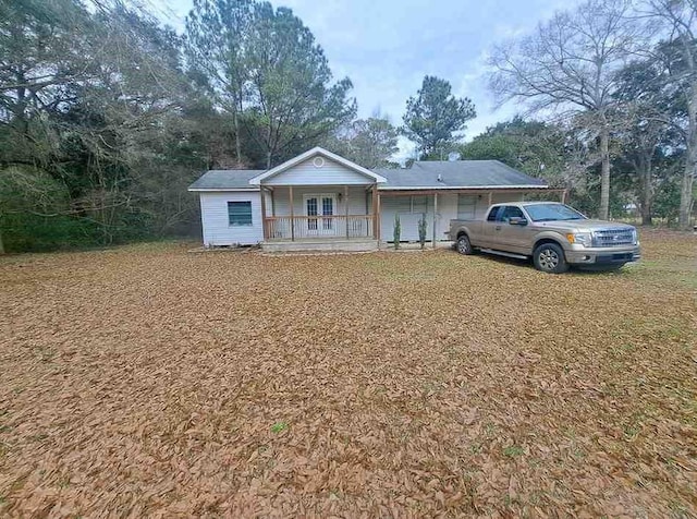 single story home with a porch