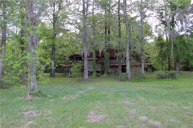 view of yard with a view of trees