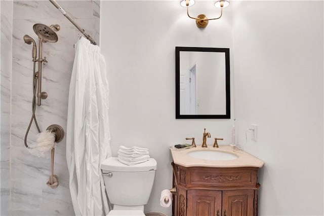 bathroom featuring a shower with shower curtain, vanity, and toilet