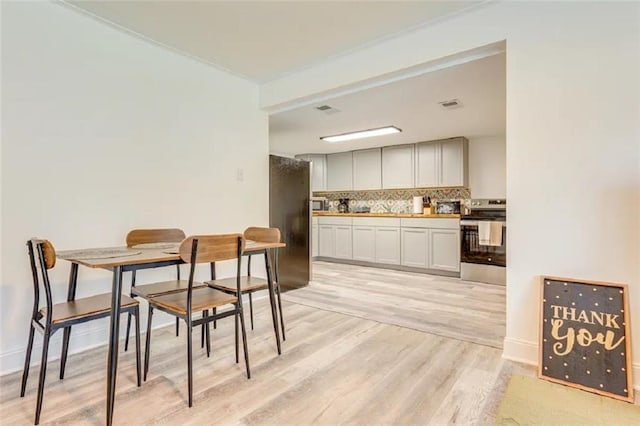 2711 Briley St, Mobile, AL 36606 - dining room featuring light wood-style flooring and baseboards