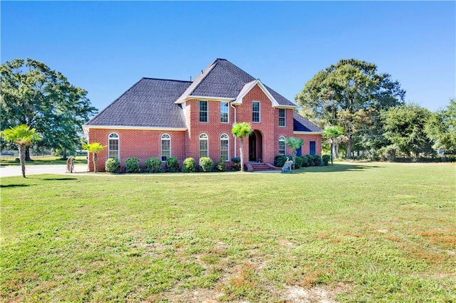 view of front of property with a front lawn