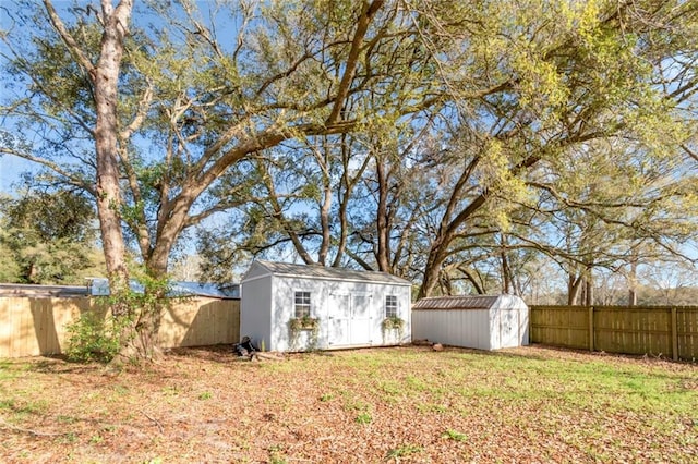 view of yard with a storage shed