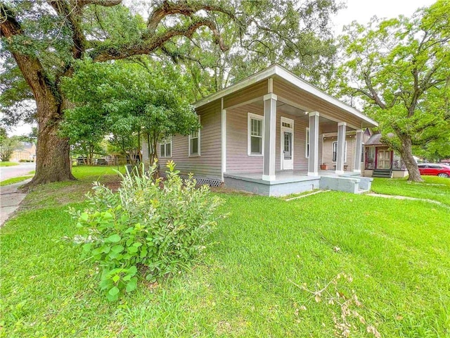 view of front of house with a porch and a front yard