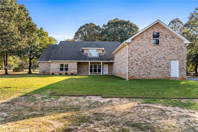 view of front of property with a front yard