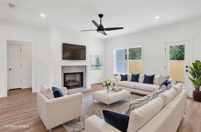 living area featuring a ceiling fan, recessed lighting, wood finished floors, and visible vents