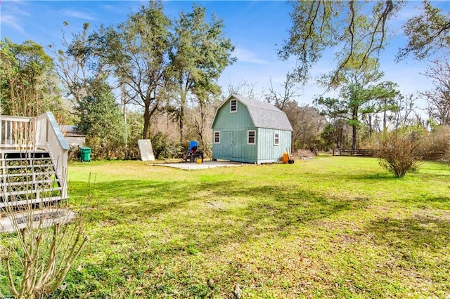 view of yard with a shed