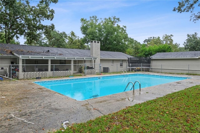 view of swimming pool