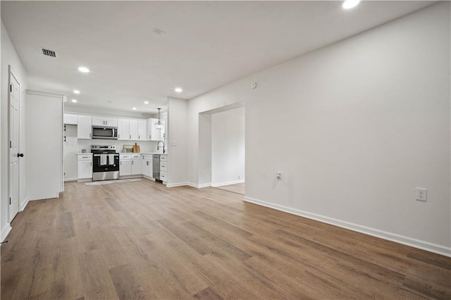 3001 Demetropolis Rd, Mobile, AL 36693 - unfurnished living room featuring recessed lighting, baseboards, and visible vents