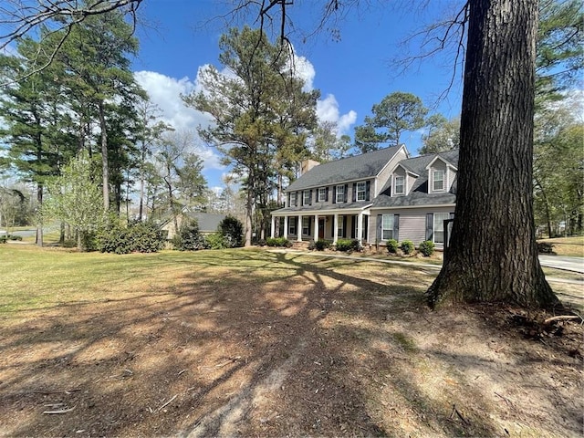 view of front of property featuring a porch and a front lawn