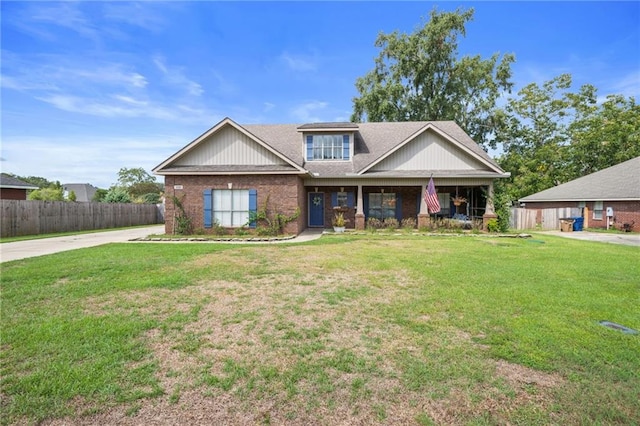 craftsman inspired home featuring a front yard and a porch