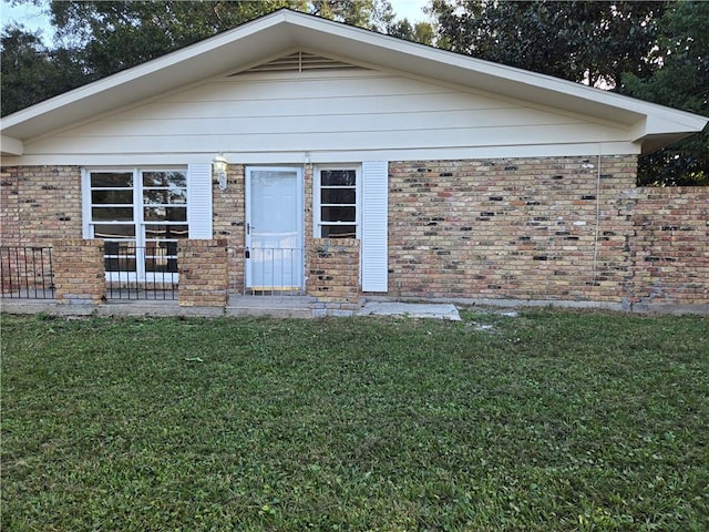 view of front of home with a front yard