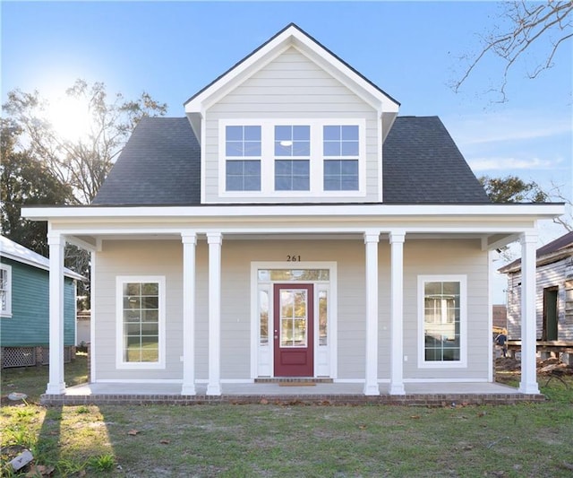 view of front of house featuring a front lawn