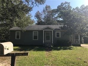 view of front of property with a front lawn