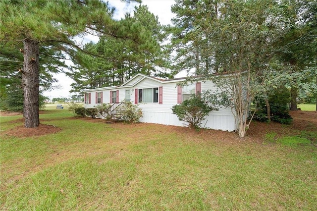 view of front facade with a front yard