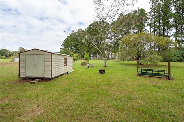 view of yard featuring a storage shed