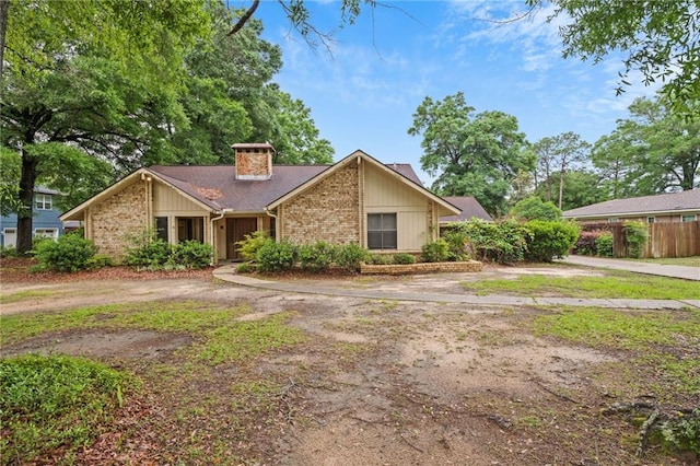 562 Vaughn Dr N, Satsuma, AL 36572 - mid-century inspired home featuring brick siding, a chimney, and fence