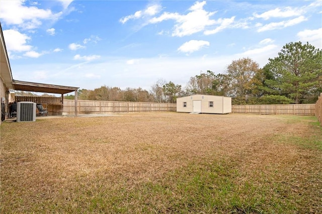 view of yard featuring cooling unit and a storage shed