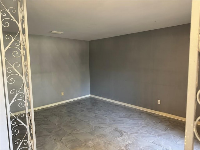 spare room featuring visible vents and baseboards