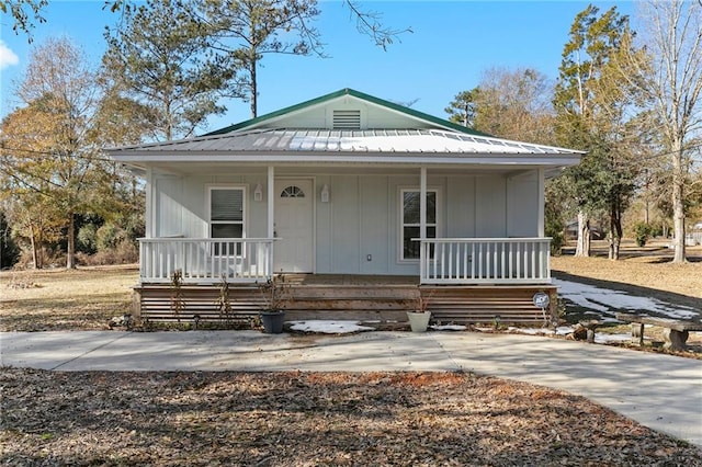 view of front of house featuring a porch