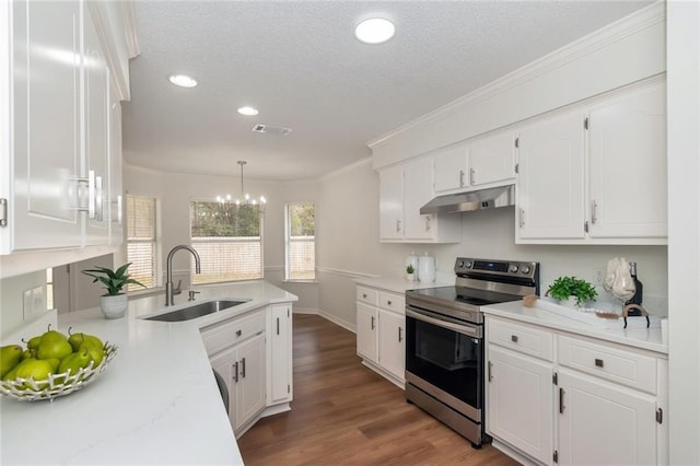 kitchen featuring visible vents, a sink, under cabinet range hood, white cabinetry, and stainless steel electric range