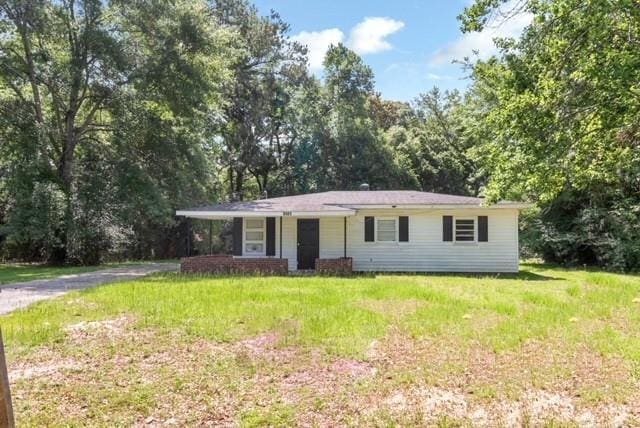 6451 Barker Dr S, Mobile, AL 36608 - ranch-style house with a front lawn