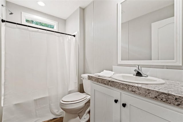 full bathroom featuring vanity, toilet, and shower / bath combo