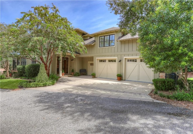 view of front of property featuring a garage