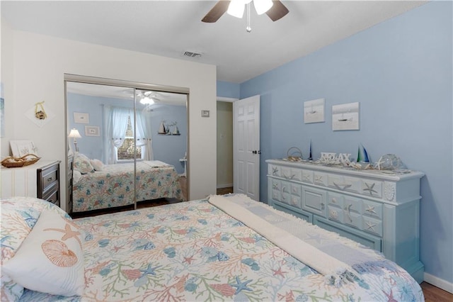 bedroom with a ceiling fan, a closet, visible vents, and baseboards