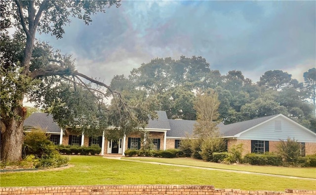 ranch-style home featuring a front yard