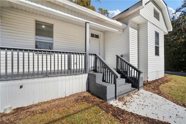 entrance to property featuring covered porch