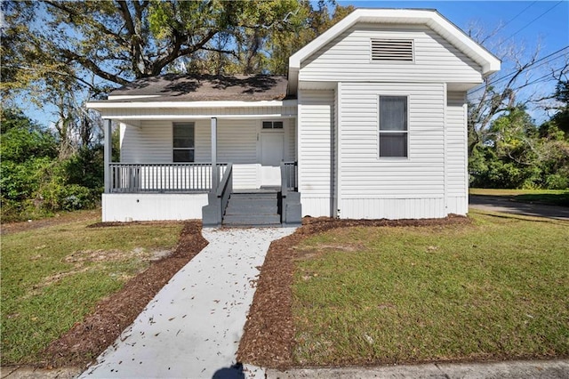 view of front of house with covered porch and a front lawn