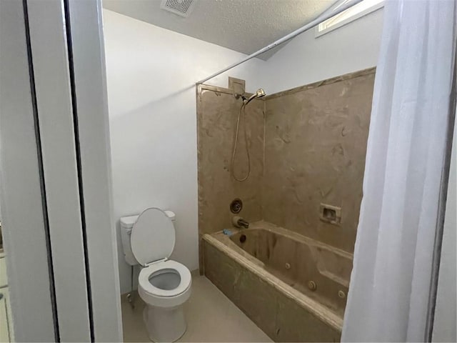 bathroom with a textured ceiling, toilet, and shower / bath combo