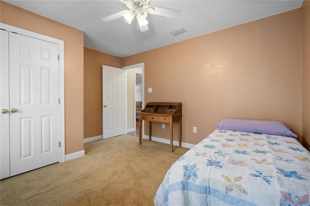 bedroom with ceiling fan and light carpet