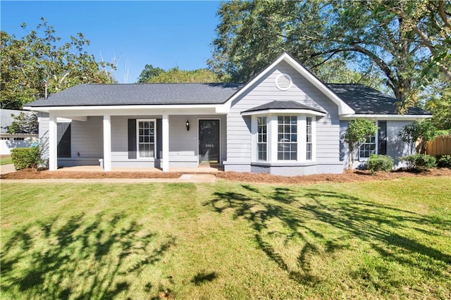 ranch-style house featuring a front yard