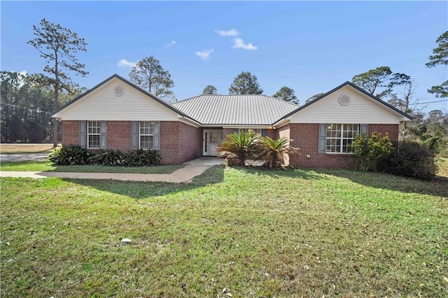 single story home with a front lawn