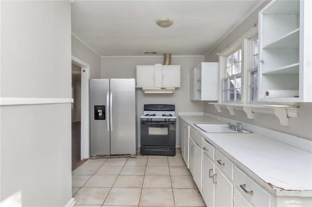 kitchen featuring under cabinet range hood, a sink, visible vents, stainless steel fridge with ice dispenser, and range with gas cooktop