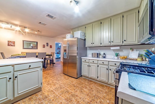 4698 Clarendon Dr, Mobile, AL 36619 - kitchen featuring visible vents, appliances with stainless steel finishes, and light countertops