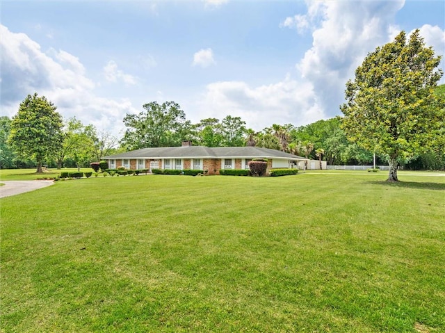 view of front of property with a front yard