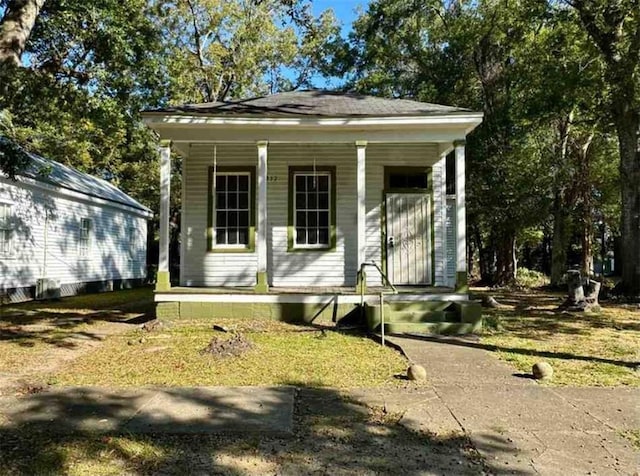 view of front of property with covered porch