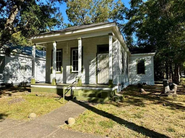 view of front facade featuring a porch