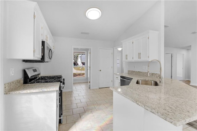 kitchen with visible vents, appliances with stainless steel finishes, white cabinets, a sink, and a peninsula