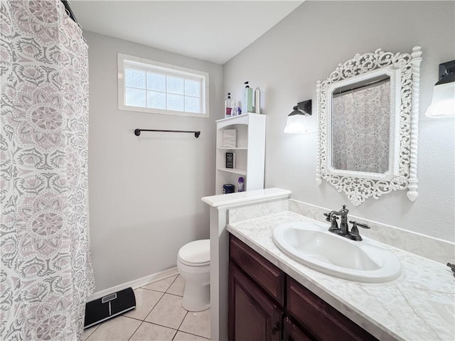 full bathroom featuring tile patterned flooring, baseboards, toilet, a shower with shower curtain, and vanity