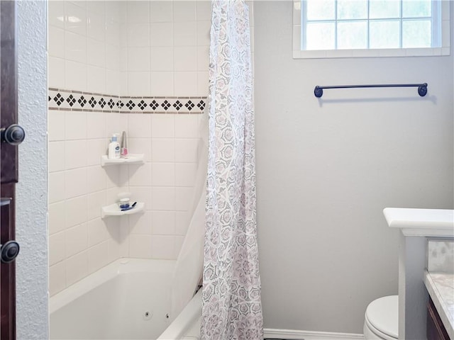 full bath with shower / bathtub combination with curtain, baseboards, toilet, and vanity