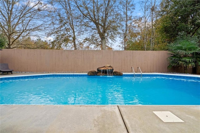 view of pool with pool water feature