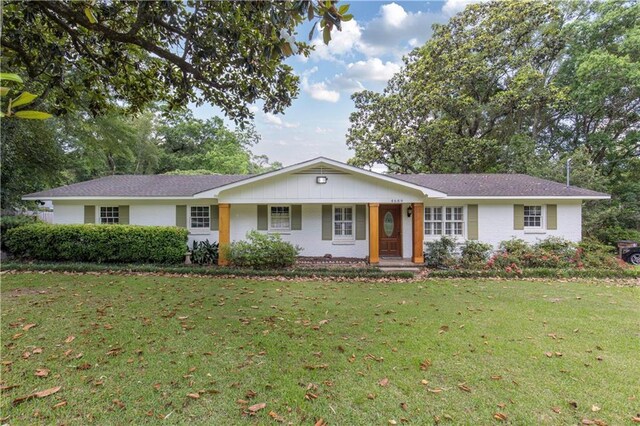 4689 Oak Ridge Rd, Mobile, AL 36609 - single story home featuring covered porch, a front lawn, and brick siding