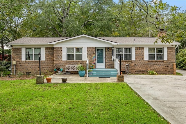 ranch-style home with a front lawn