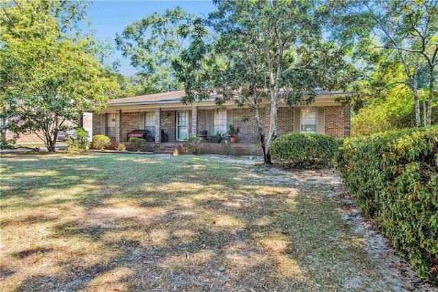 ranch-style home with a front lawn